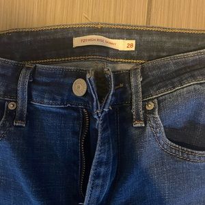 Levi’s 721 High Rise Skinny Jeans size 28